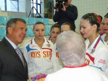 Рустам Минниханов начал свой визит в Набережные Челны с бассейна